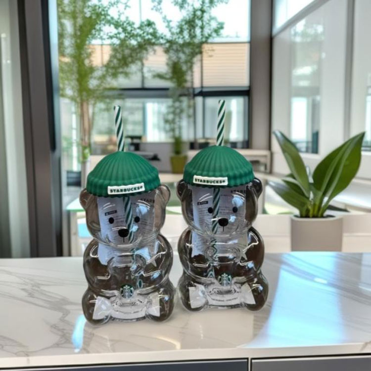 كأس ستاربكس باريستا الدب